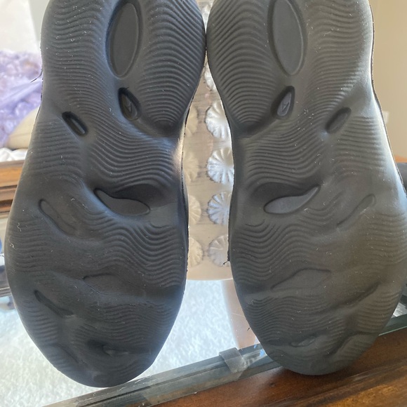 YEEZEYS! Excellent CONDITION YEEZYS, Sz 38! Used but LOTS & LOTS OF LIFE LEFT. - Picture 9 of 9